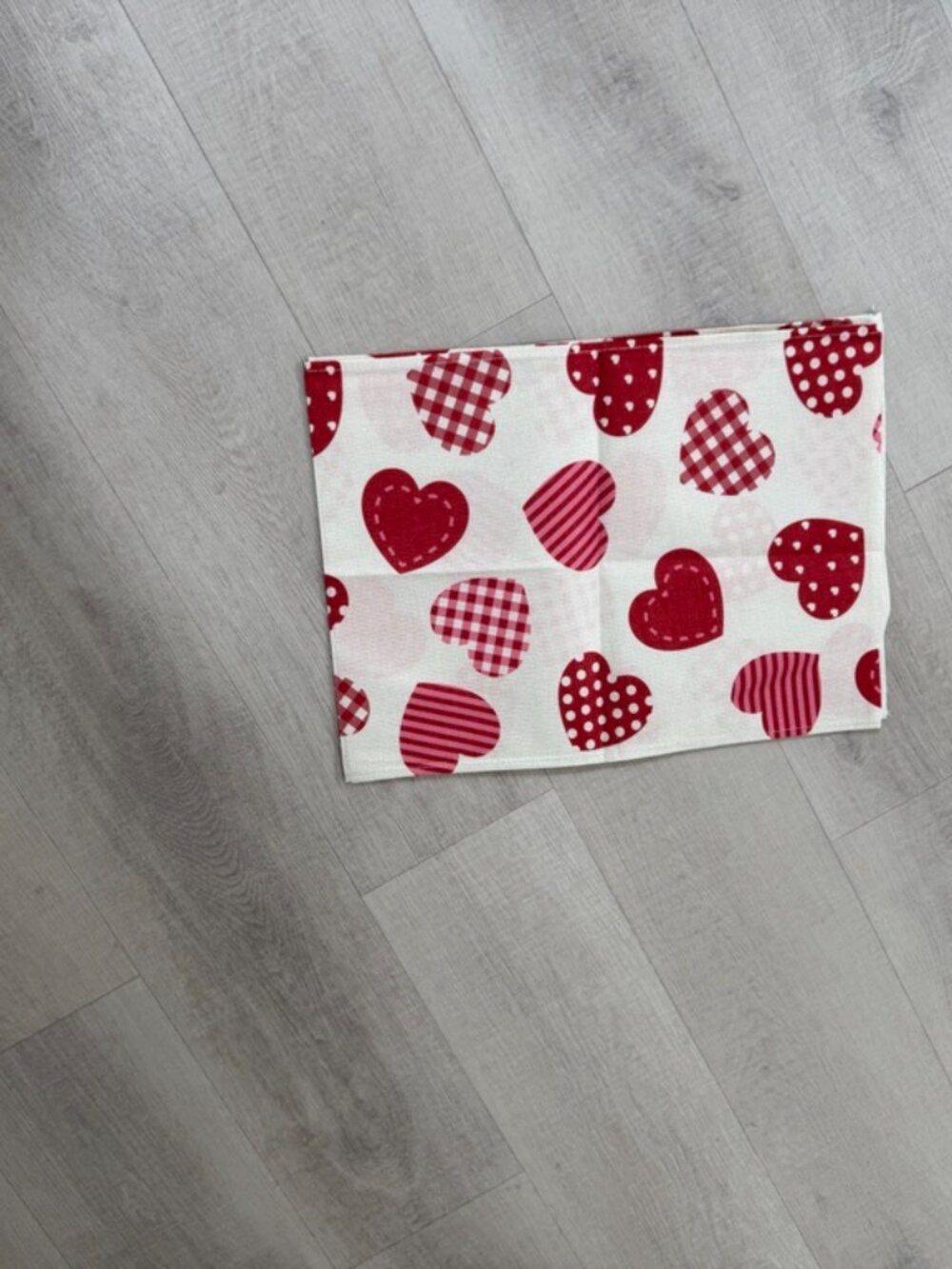 Heart Pattern Table Runner - Picture 4 of 4